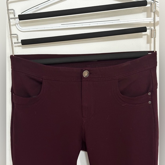 Like perfect shape Ladies Maurice’s - burgundy jeggings size Medium - Picture 4 of 15